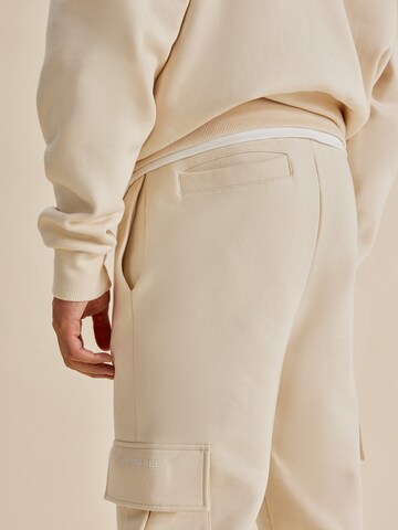 Effilé Pantalon cargo 'Taylor Heavyweight' DAN FOX APPAREL en blanc