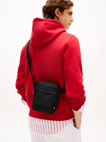 TOMMY HILFIGER Válltáska - fekete