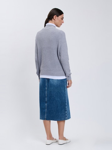 Pullover di Influencer in grigio