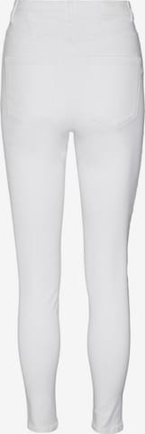 Vero Moda Petite Skinny Jeans 'Sophia' in White