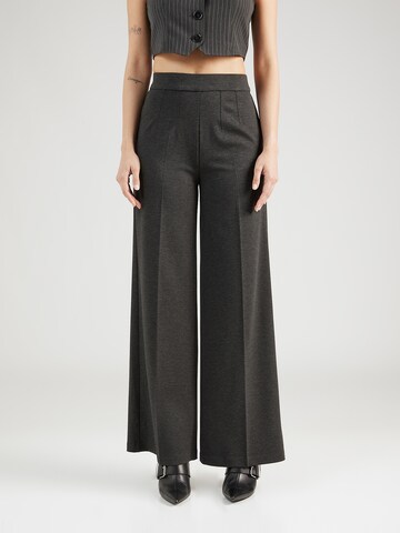 Wide leg Pantaloni con piega frontale di Marks & Spencer in grigio: frontale