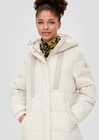 QS Зимно палто в бяло