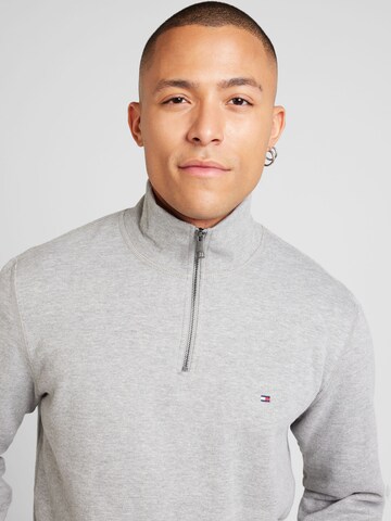 TOMMY HILFIGER Sweatshirt 'Essential' in Grey
