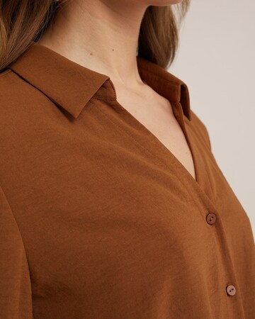 WE Fashion Blouse in Brown