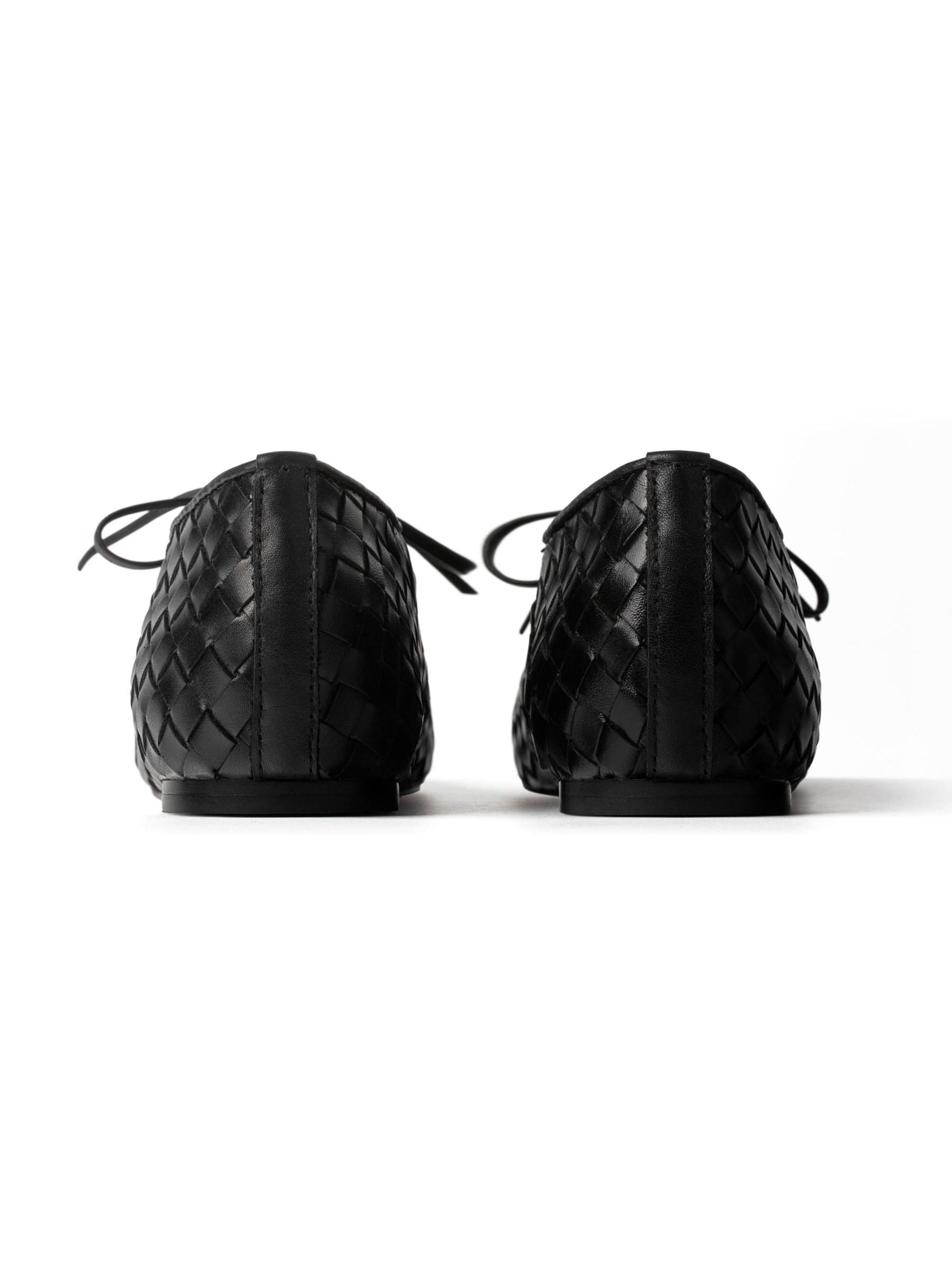 Chaussure à lacets 'SUNLIGHT ON MY SKIN' L37 HANDMADE SHOES en noir