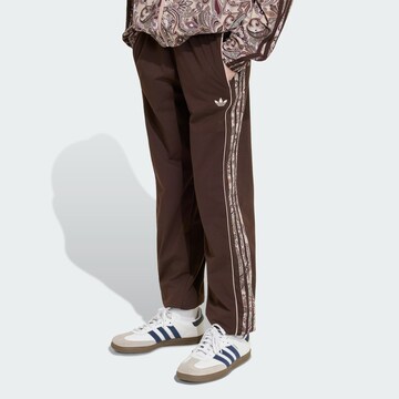 Loosefit Pantaloni 'Sst' di ADIDAS ORIGINALS in marrone: frontale