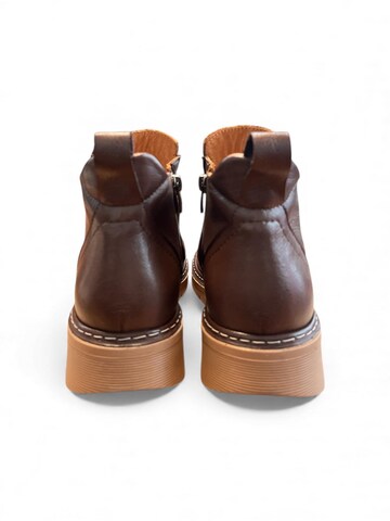 Begoria Boots in Brown