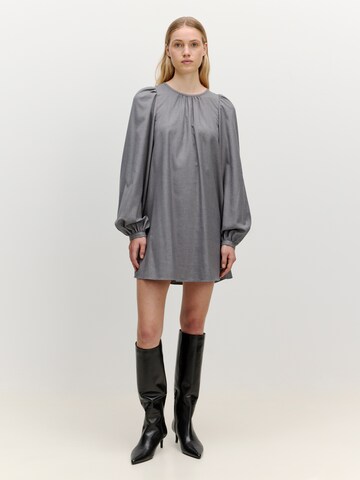 EDITED Kleid 'Maija' in Grau
