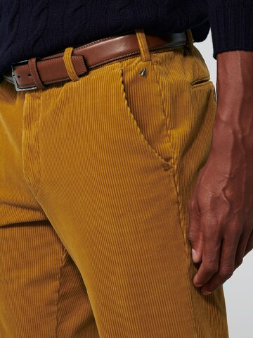 Meyer Hosen Regular Chino Pants in Yellow