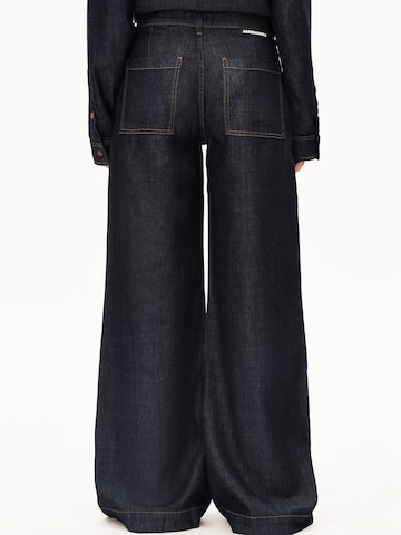 Loosefit Jean 'Astraeaas' ARMEDANGELS en bleu : devant