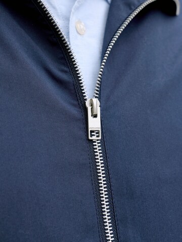 Jack & Jones PlusPrijelazna jakna 'JJERUSH' - plava boja
