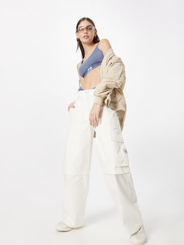 Wide Leg Pantalon cargo Calvin Klein Jeans en blanc