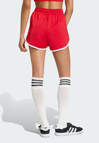 Loosefit Pantalon ADIDAS ORIGINALS en rouge