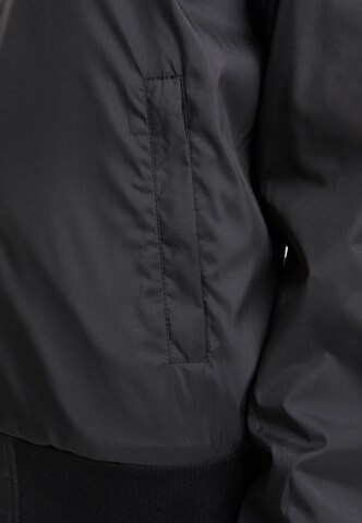Brandit Between-season jacket 'Jula' in Black
