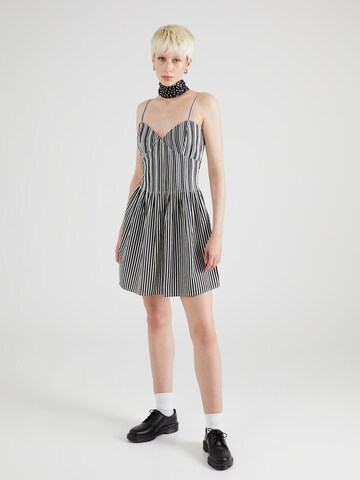 Robe d’été TOPSHOP en gris : devant