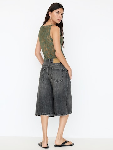 Top de la Pull&Bear pe verde