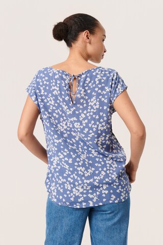 SOAKED IN LUXURY Bluse in Blau