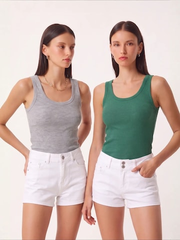 Happiness İstanbul - Top 'Tanktops & Camis' em verde: frente