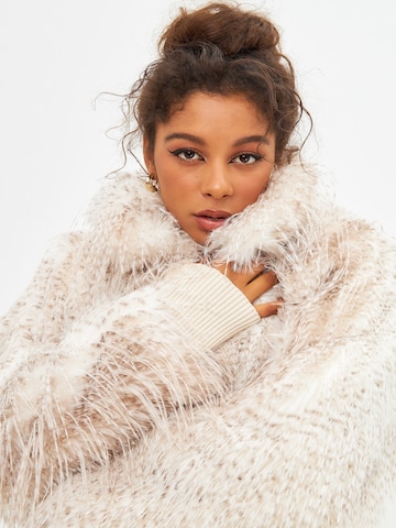 CESARE GASPARI Winter coat in Beige