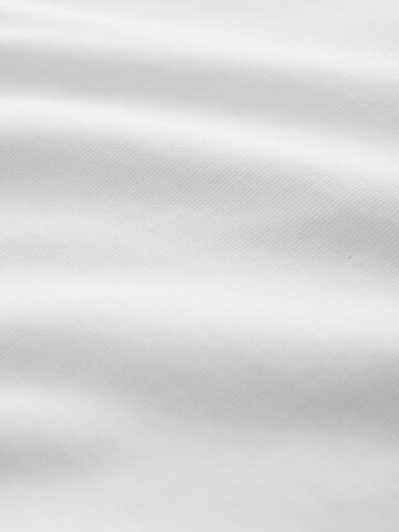 Tricou de la Next pe alb