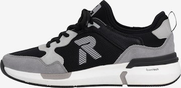 Baskets basses Rieker en noir : devant