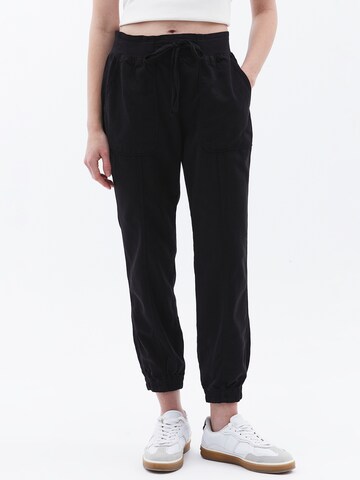 Tapered Pantaloni di OXXO in nero: frontale