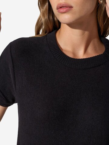 Maglietta 'T-Shirts' di Busem in nero