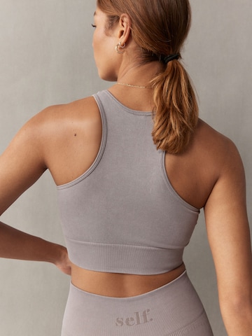 Haut self. en gris