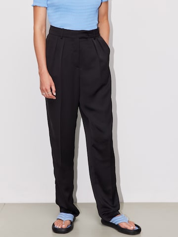 Loosefit Pantalon à plis 'Carolina' LeGer by Lena Gercke en noir : devant