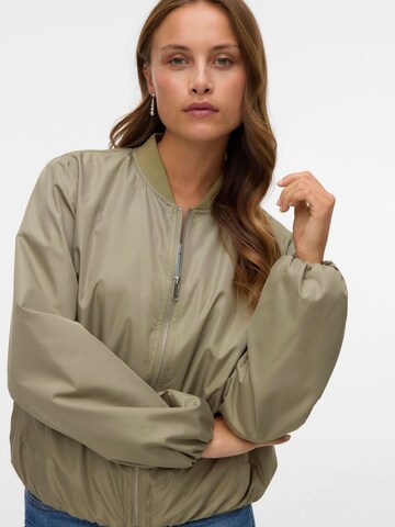 Veste mi-saison 'VMLee' VERO MODA en gris