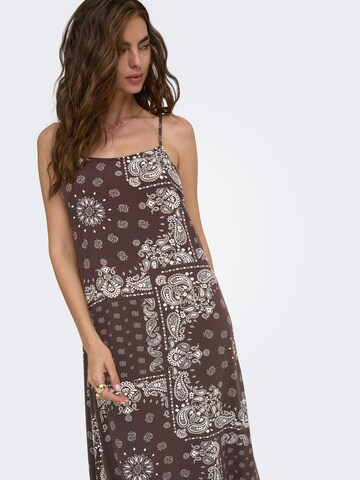 Robe ONLY en marron