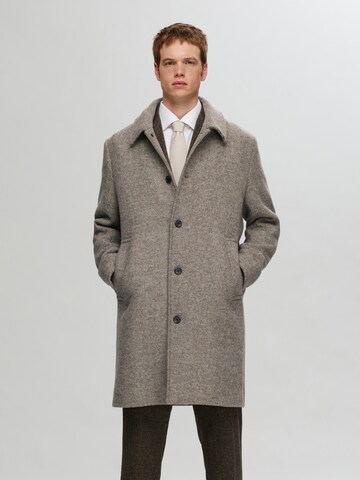 SELECTED HOMME Between-seasons coat in Brown: front