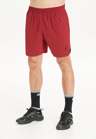 Virtus Shorts 'SPIER M' in Rot: front