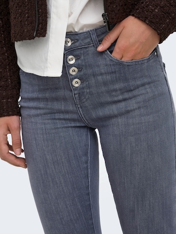 Skinny Jeans 'ONLPOWER' di ONLY in grigio