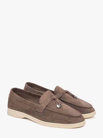 Estro Moccasin '935-2' in Brown: front