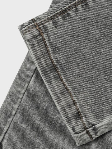 NAME IT regular Jeans i grå