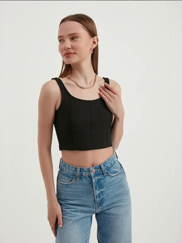 Top di Hiccup in nero