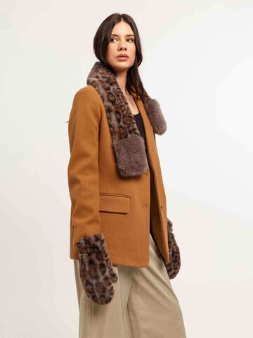 LOEVENICH Fäustlinge in Bronze: Vorderseite