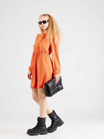 Robe 'Marika' ABOUT YOU en orange