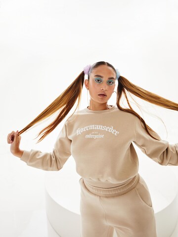 Hoermanseder x About You Sweatshirt 'Ela' in Beige