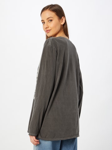 T-shirt Nasty Gal en gris