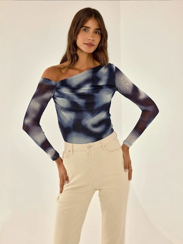Hiccup Shirt in Blau: Vorderseite