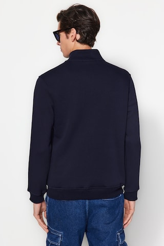 Trendyol Sweatshirt in Blau
