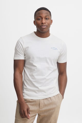 Casual Friday Shirt in White: front