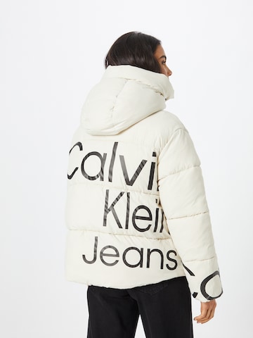 Calvin Klein Jeans Talvitakki värissä beige