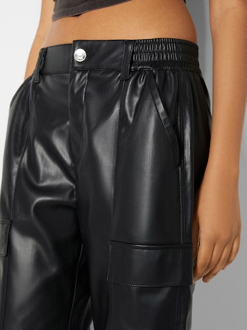 Bershka Tapered Hose in Schwarz