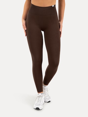 Coupe slim Leggings 'Vonda' Smilodox en marron : devant