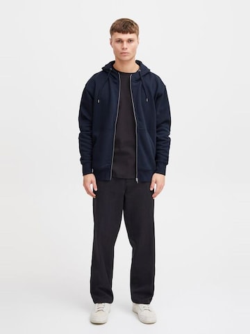 Veste de survêtement !Solid en bleu