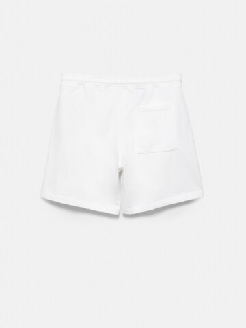 Pull&Bear Ohlapna forma Hlače 'STWD' | bela barva
