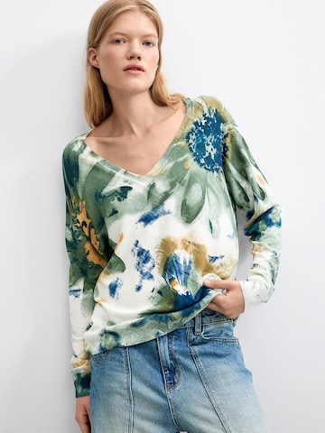 Pulover de la Desigual pe alb: față